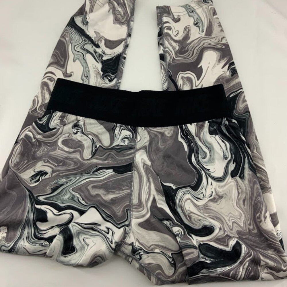 nike marbled leggings White and Black athletic 7/8 size L